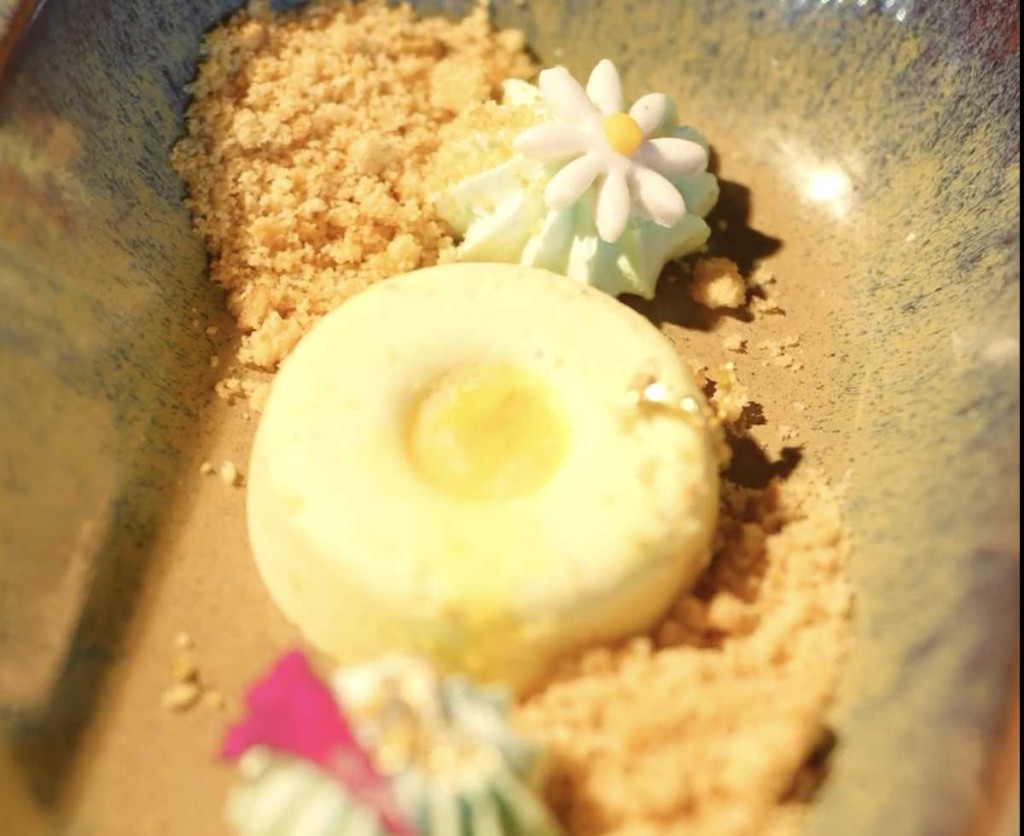 Fine dining dessert with crumble and meringue