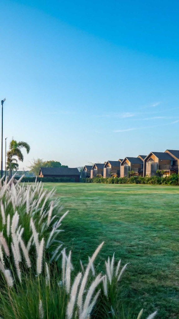 The Palm Grove Lawn at Beverly Hills — villas overlooking the estate lawn